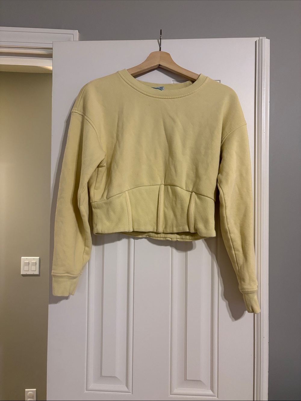 Women's Cropped Crewneck Sweatshirt - Pale Yellow